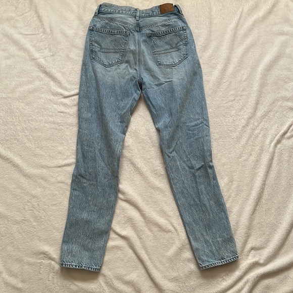Light Wash Mom Jeans - Picture 5 of 5